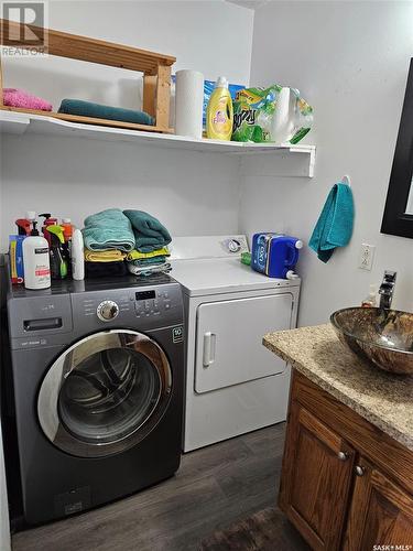 201 5Th Street W, Carlyle, SK - Indoor Photo Showing Laundry Room