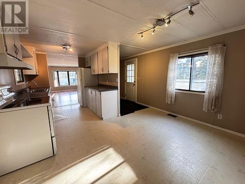 41 770 11Th Avenue, Williams Lake, BC - Indoor Photo Showing Kitchen