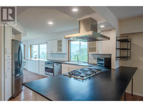 496 Haven Hill Road, Penticton, BC - Indoor Photo Showing Kitchen With Upgraded Kitchen