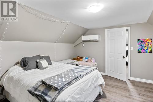 693-695 Partington, Windsor, ON - Indoor Photo Showing Bedroom