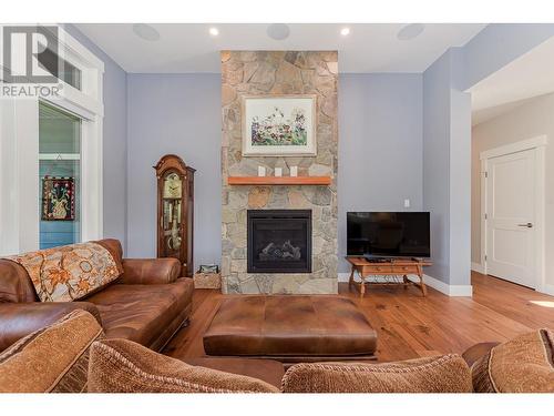 4280 20 Street Ne, Salmon Arm, BC - Indoor Photo Showing Living Room With Fireplace