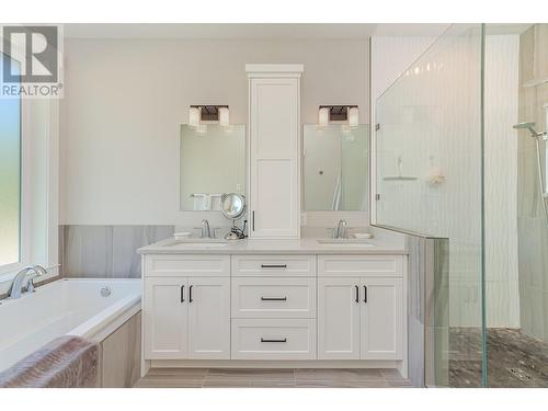 4280 20 Street Ne, Salmon Arm, BC - Indoor Photo Showing Bathroom