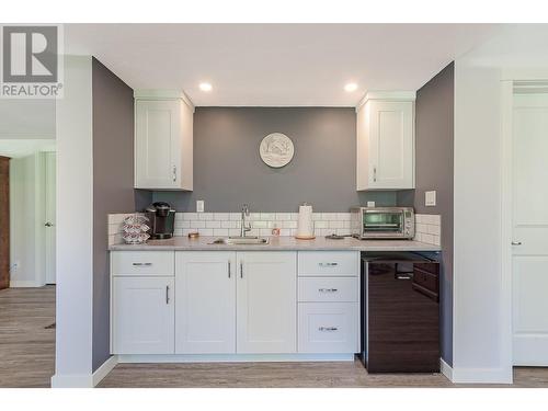 4280 20 Street Ne, Salmon Arm, BC - Indoor Photo Showing Kitchen