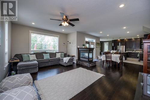 6957 Westmount Drive, Prince George, BC - Indoor Photo Showing Living Room