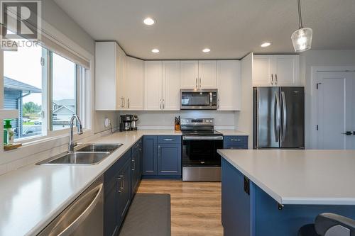 5542 W Venta Drive, Prince George, BC - Indoor Photo Showing Kitchen With Stainless Steel Kitchen With Double Sink