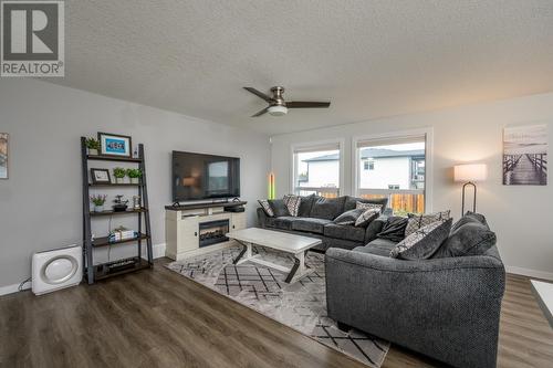 5542 W Venta Drive, Prince George, BC - Indoor Photo Showing Living Room