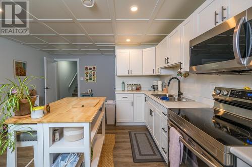 5542 W Venta Drive, Prince George, BC - Indoor Photo Showing Kitchen With Double Sink