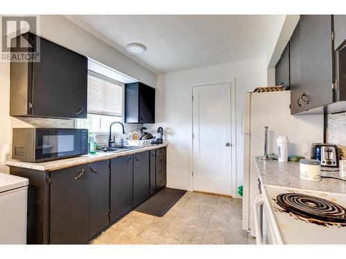 432-440 Ruggles Street, Prince George, BC - Indoor Photo Showing Kitchen With Double Sink