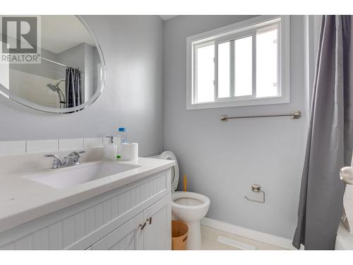 432-440 Ruggles Street, Prince George, BC - Indoor Photo Showing Bathroom