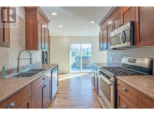 423 Pine Street, Chase, BC - Indoor Photo Showing Kitchen With Double Sink With Upgraded Kitchen