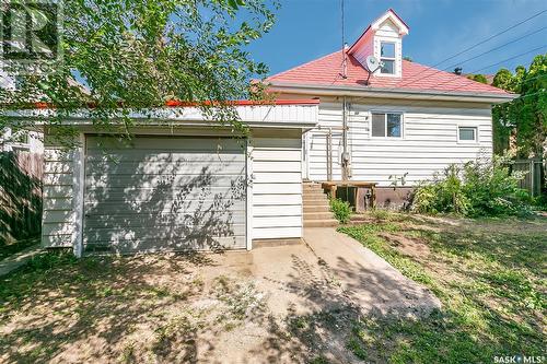 837 Athabasca Street W, Moose Jaw, SK - Outdoor