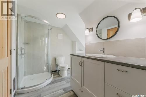 837 Athabasca Street W, Moose Jaw, SK - Indoor Photo Showing Bathroom