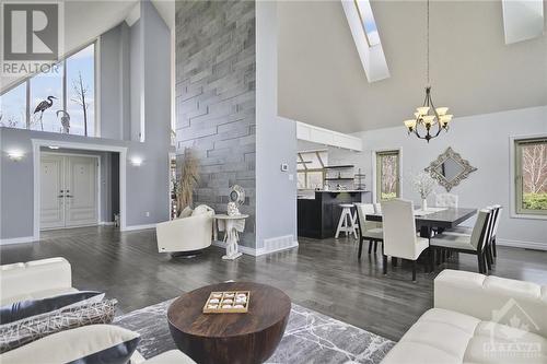 1700 Lakeshore Drive, Greely, ON - Indoor Photo Showing Living Room