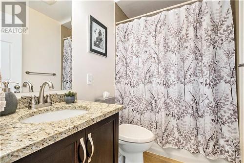 365 Greenwood Avenue, Ottawa, ON - Indoor Photo Showing Bathroom