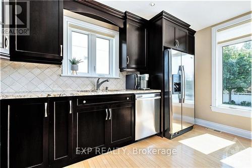 365 Greenwood Avenue, Ottawa, ON - Indoor Photo Showing Kitchen