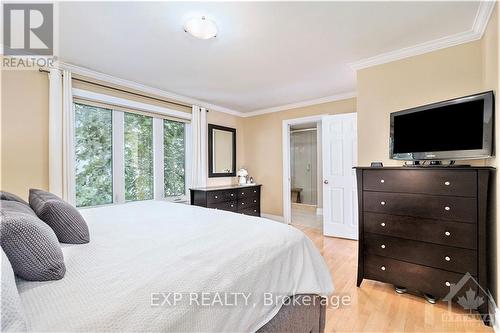 365 Greenwood Avenue, Ottawa, ON - Indoor Photo Showing Bedroom