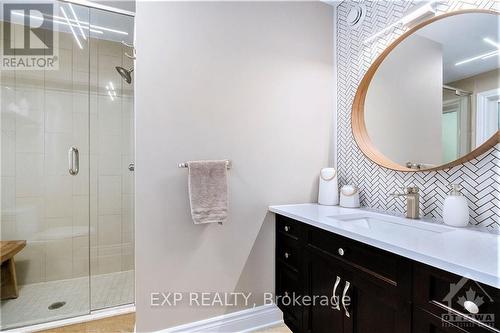 365 Greenwood Avenue, Ottawa, ON - Indoor Photo Showing Bathroom