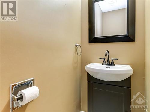 33 Carmichael Court, Ottawa, ON - Indoor Photo Showing Bathroom