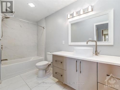 33 Carmichael Court, Ottawa, ON - Indoor Photo Showing Bathroom