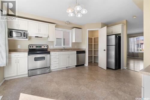 3139 37Th Street W, Saskatoon, SK - Indoor Photo Showing Kitchen