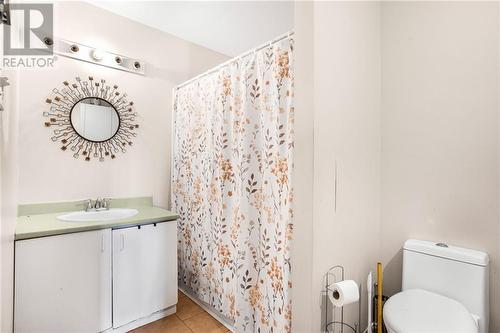 669-671 Mcgill Street, Hawkesbury, ON - Indoor Photo Showing Bathroom