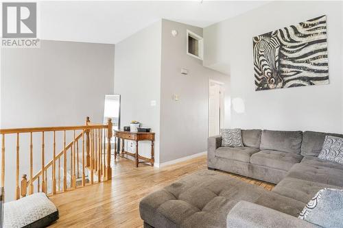 669-671 Mcgill Street, Hawkesbury, ON - Indoor Photo Showing Living Room