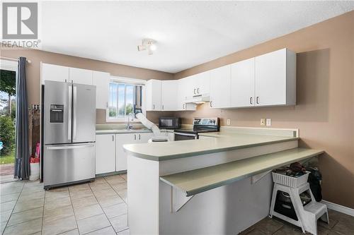 669-671 Mcgill Street, Hawkesbury, ON - Indoor Photo Showing Kitchen