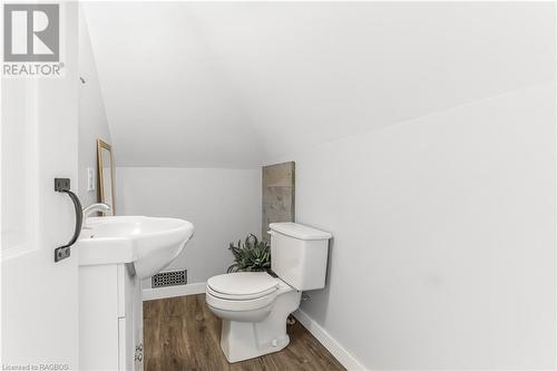 446 9Th Street E, Owen Sound, ON - Indoor Photo Showing Bathroom