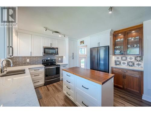 1484 Montreal Street, Penticton, BC - Indoor Photo Showing Kitchen With Double Sink