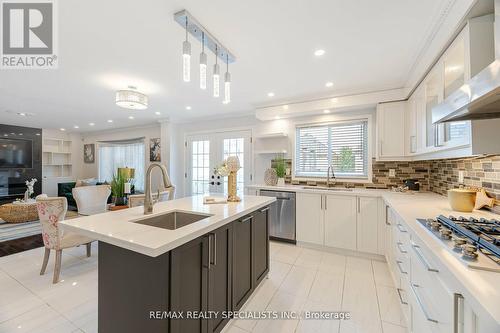 42 Mansbridge Crescent, Ajax (Northeast Ajax), ON - Indoor Photo Showing Kitchen With Upgraded Kitchen