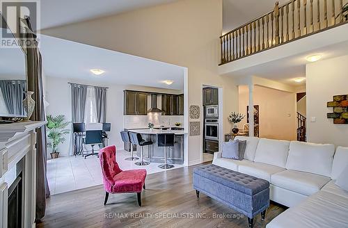 11 Seedhouse Road, Brampton (Sandringham-Wellington), ON - Indoor Photo Showing Living Room