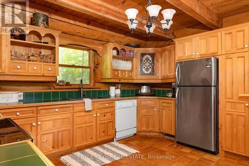 22-26Lm Taylor Island, Gravenhurst, ON - Indoor Photo Showing Kitchen