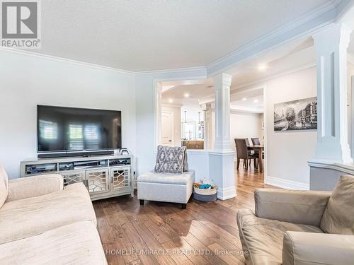 20 Barnes Court, Brampton (Snelgrove), ON - Indoor Photo Showing Living Room