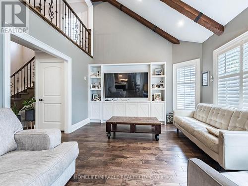 20 Barnes Court, Brampton (Snelgrove), ON - Indoor Photo Showing Living Room