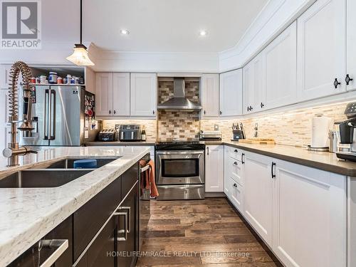 20 Barnes Court, Brampton, ON - Indoor Photo Showing Kitchen With Stainless Steel Kitchen With Double Sink With Upgraded Kitchen