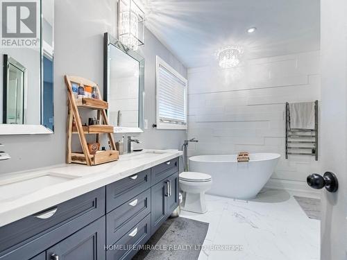 20 Barnes Court, Brampton, ON - Indoor Photo Showing Bathroom