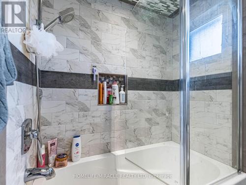 20 Barnes Court, Brampton (Snelgrove), ON - Indoor Photo Showing Bathroom