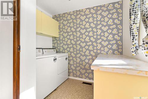 54 Lowry Place, Regina, SK - Indoor Photo Showing Laundry Room