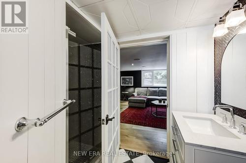 3 Fallsview Road, Hamilton, ON - Indoor Photo Showing Bathroom