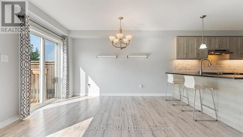 25 Arlington Parkway, Brant (Paris), ON - Indoor Photo Showing Kitchen With Upgraded Kitchen