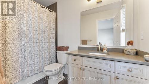 25 Arlington Parkway, Brant (Paris), ON - Indoor Photo Showing Bathroom