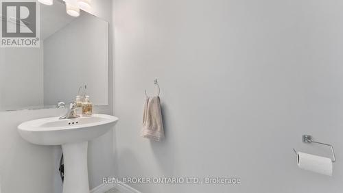 25 Arlington Parkway, Brant (Paris), ON - Indoor Photo Showing Bathroom