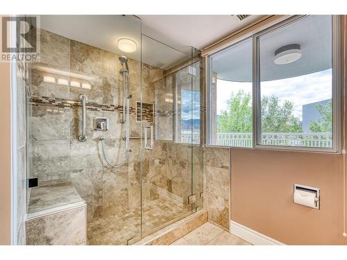 86 Lakeshore Drive Unit# 304, Penticton, BC - Indoor Photo Showing Bathroom