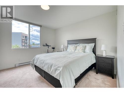 86 Lakeshore Drive Unit# 304, Penticton, BC - Indoor Photo Showing Bedroom