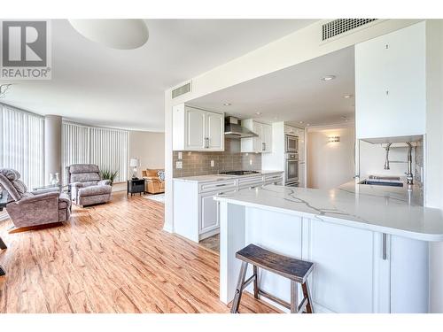 86 Lakeshore Drive Unit# 304, Penticton, BC - Indoor Photo Showing Kitchen