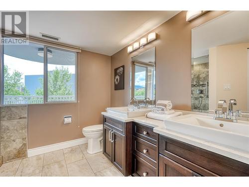 86 Lakeshore Drive Unit# 304, Penticton, BC - Indoor Photo Showing Bathroom