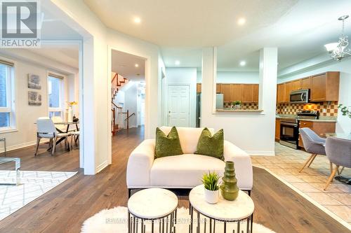 73 Pantomine Boulevard, Brampton, ON - Indoor Photo Showing Living Room