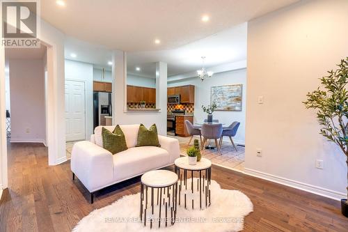 73 Pantomine Boulevard, Brampton, ON - Indoor Photo Showing Living Room