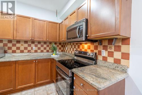 73 Pantomine Boulevard, Brampton (Bram West), ON - Indoor Photo Showing Kitchen