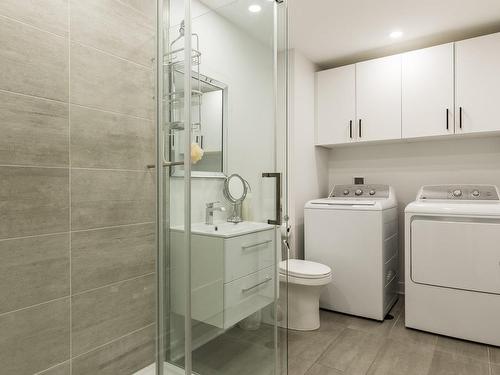 Bathroom - 5730  - 5732 Boul. Davis, Longueuil (Saint-Hubert), QC - Indoor Photo Showing Laundry Room